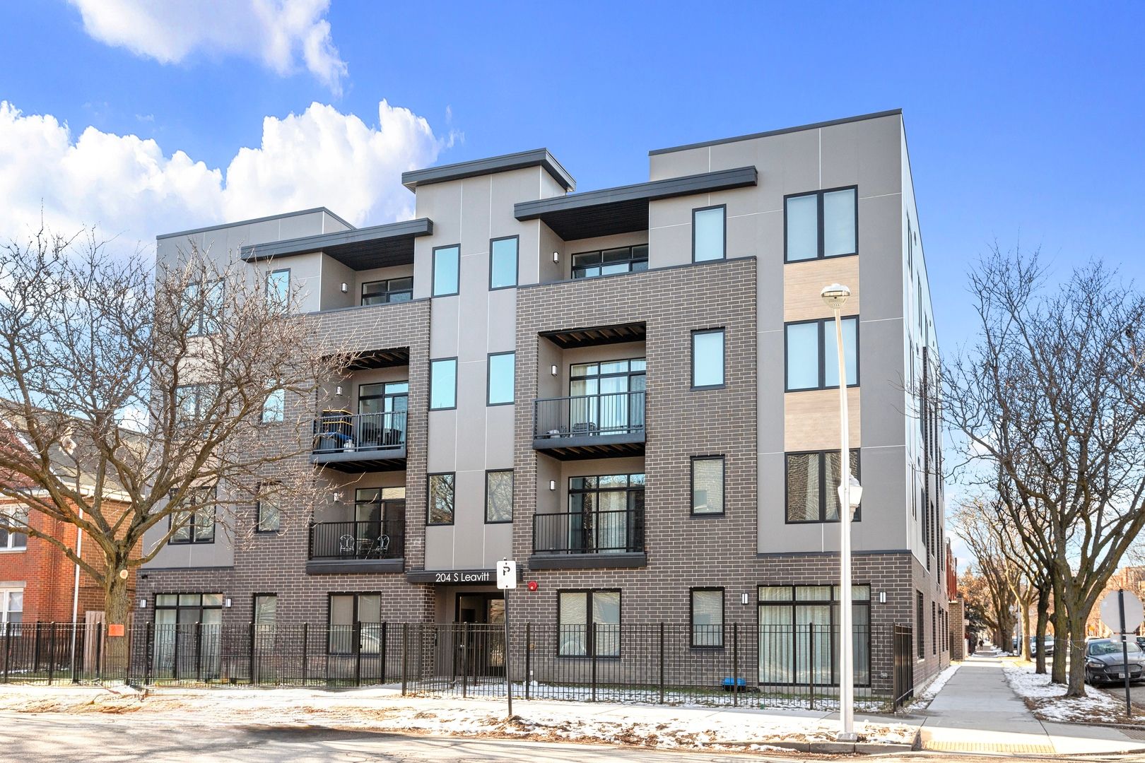204 Leavitt Street — Chicago, IL 60612
