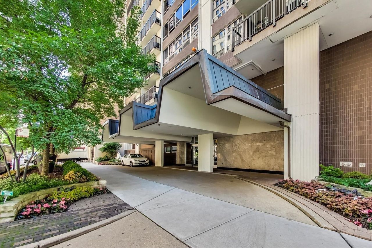201 E Chestnut Street #11C — Chicago, IL 60611