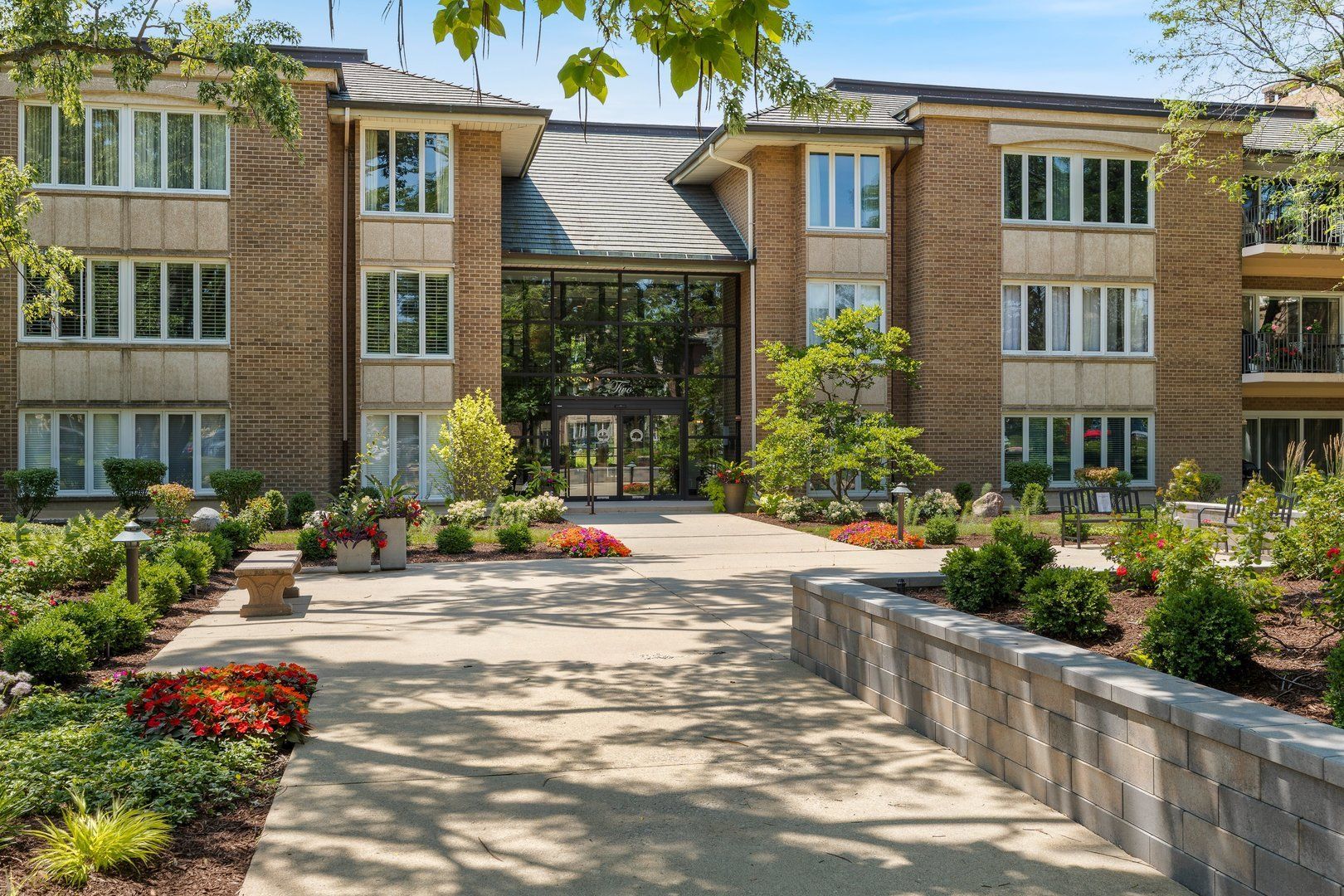 2 Oak Brook Club Drive #C303 — Oak Brook, IL 60523