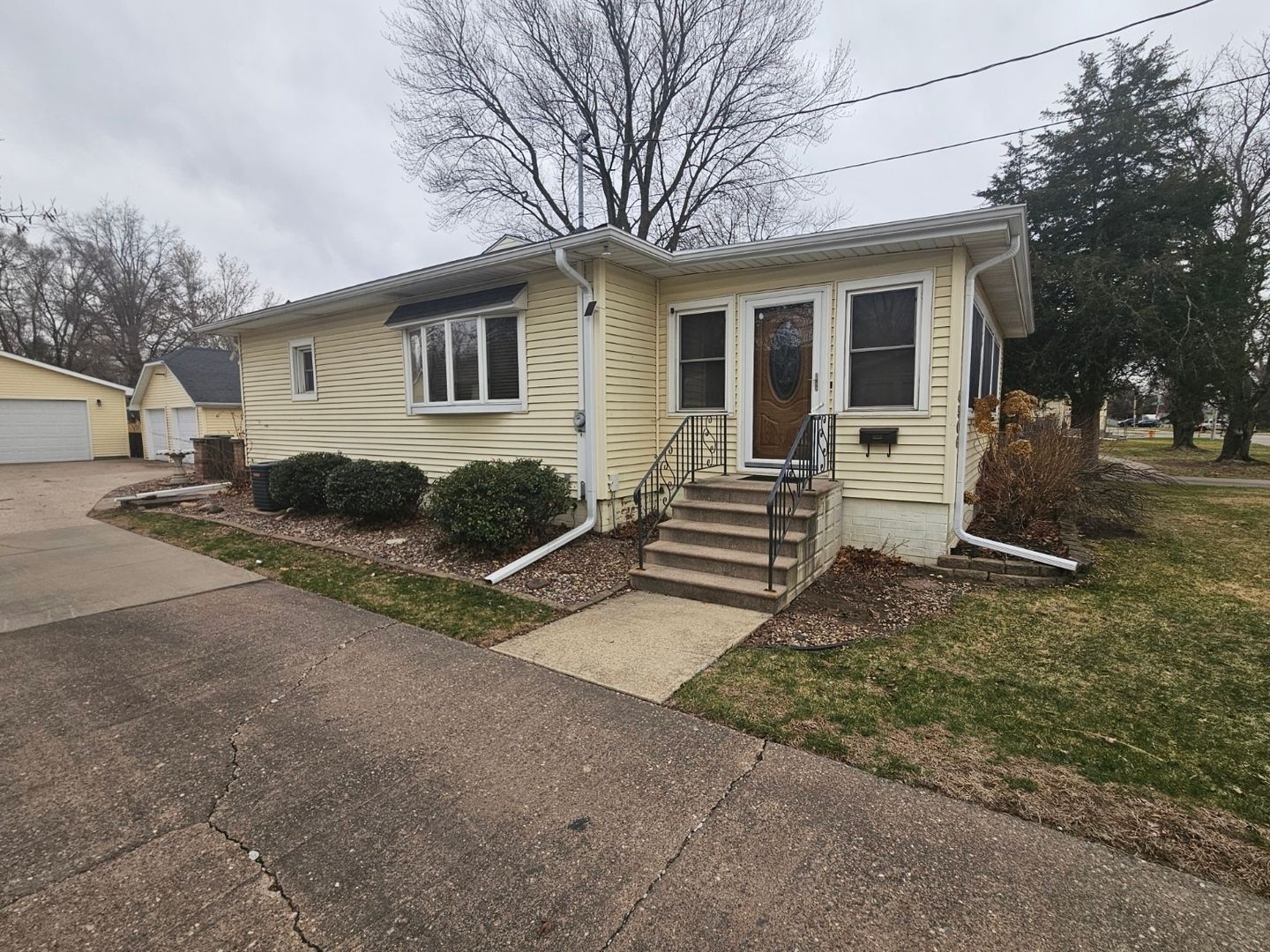 4506 26th Avenue — Moline, IL 61265