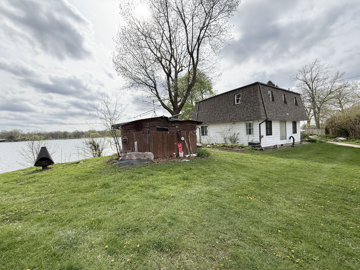 33498 N Lake Shore Drive — Grayslake, IL 60030