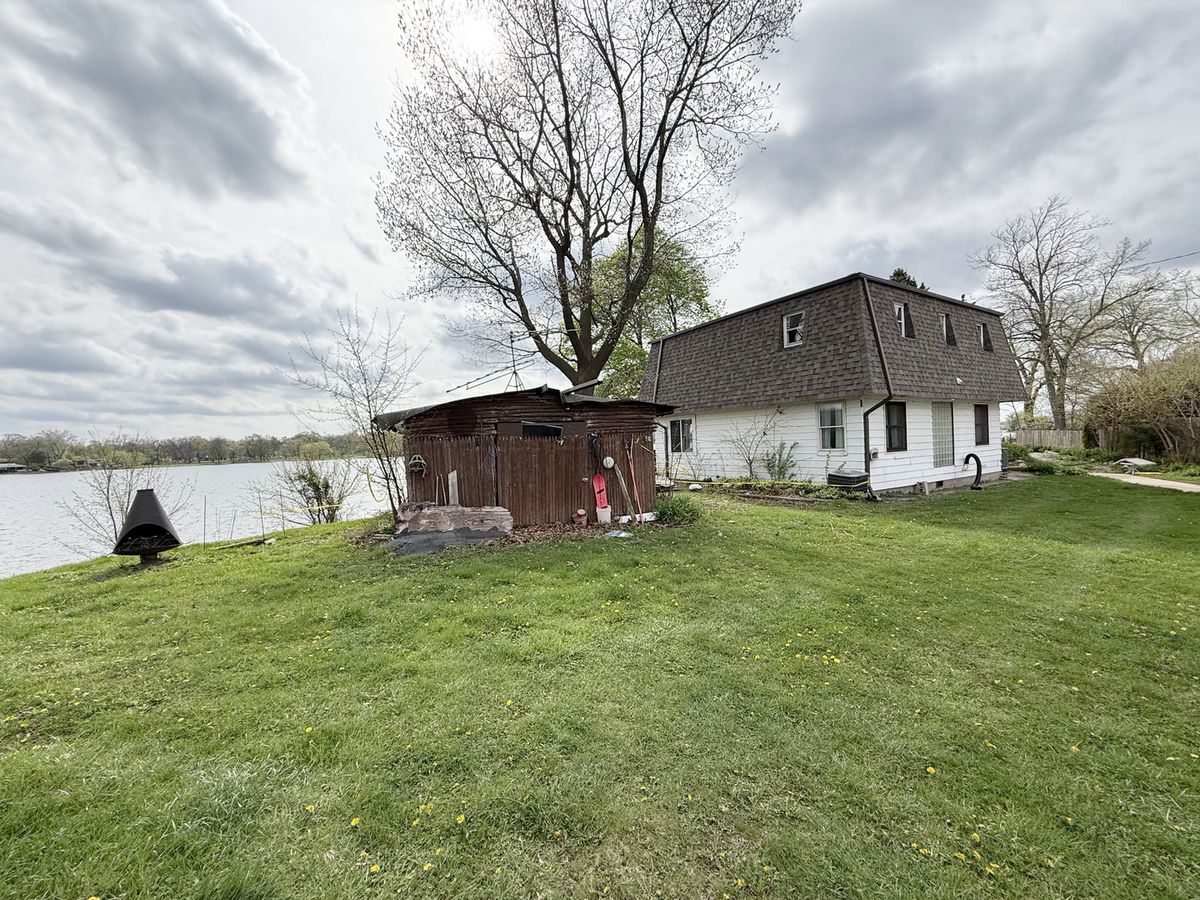 33498 Lake Shore Drive, Grayslake, IL 60030