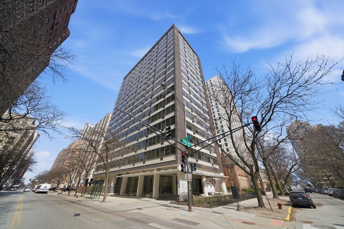 360 Wellington Avenue, Chicago, IL 60657