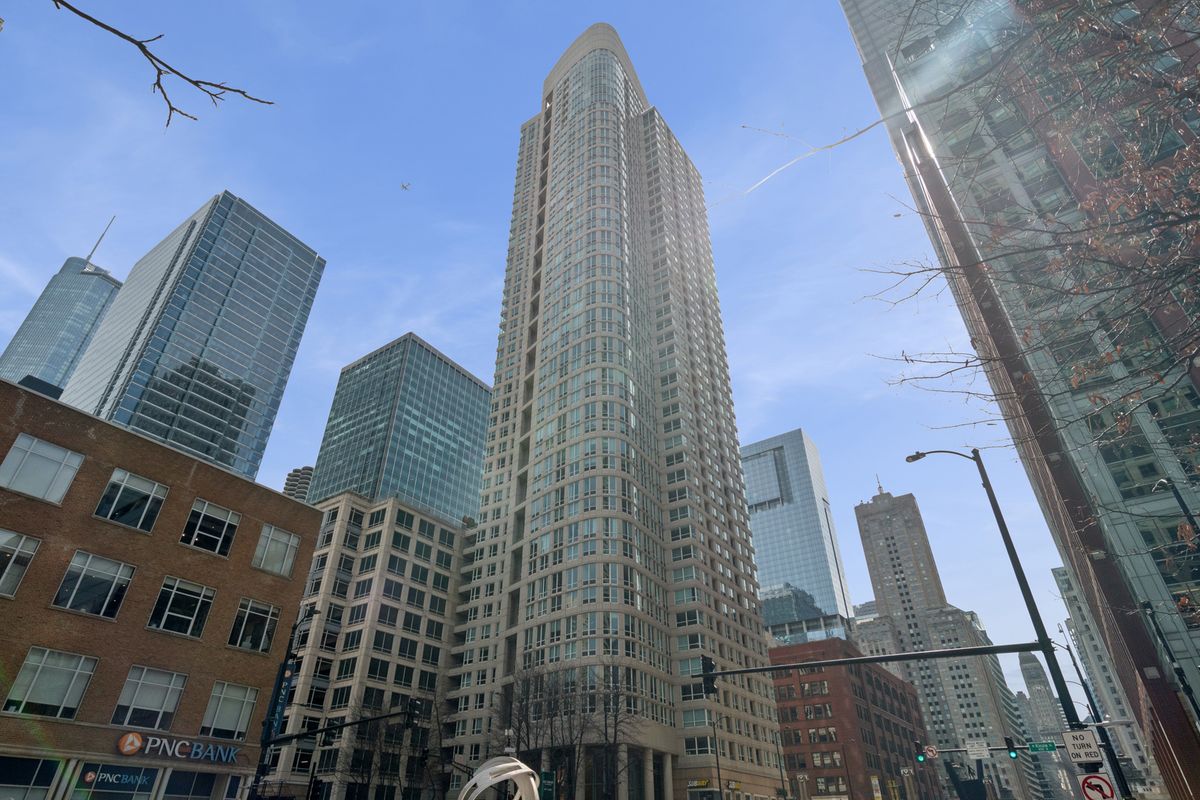 345 La Salle Drive, Chicago, IL 60654