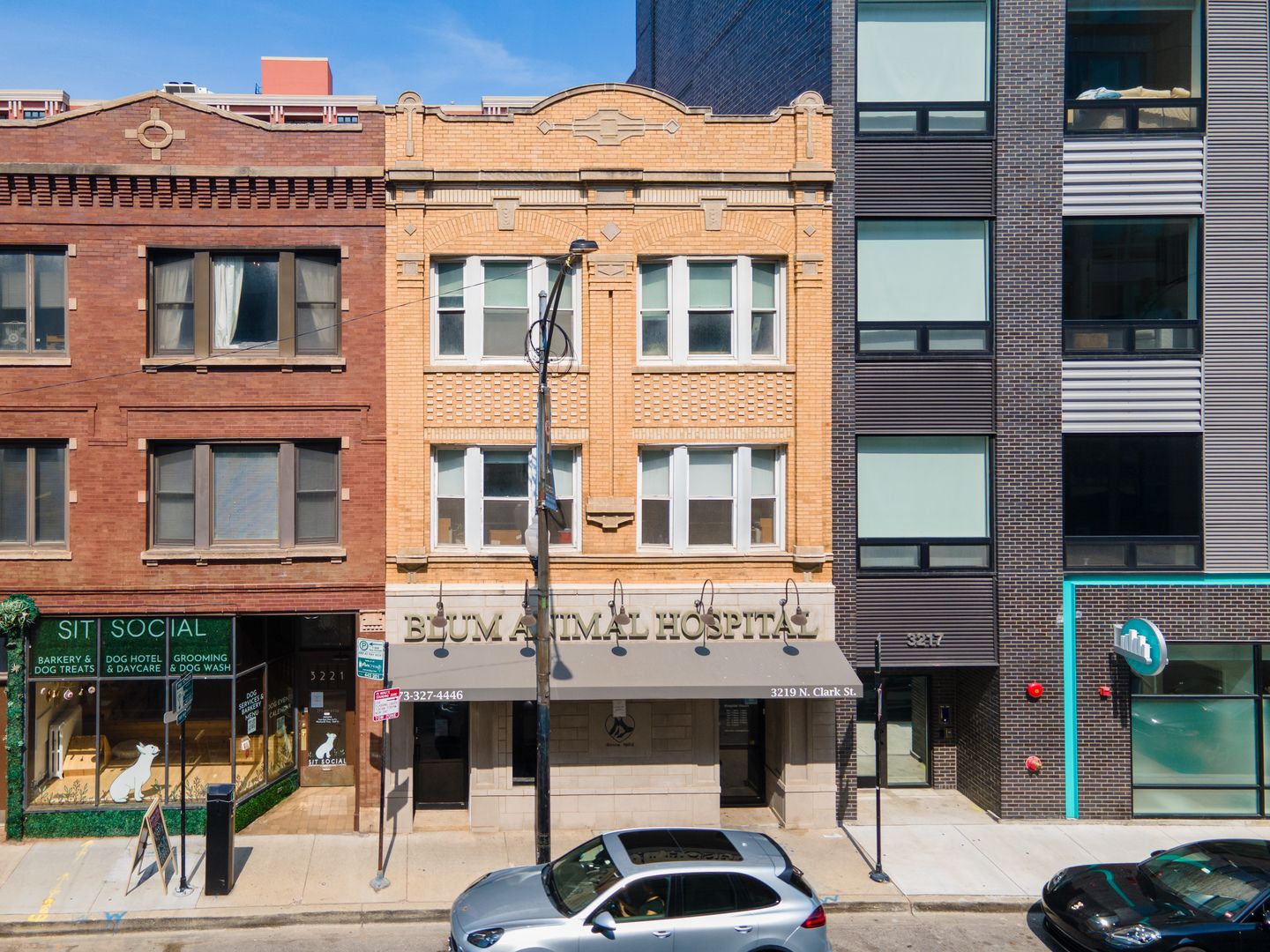 3219 N Clark Street — Chicago, IL 60657