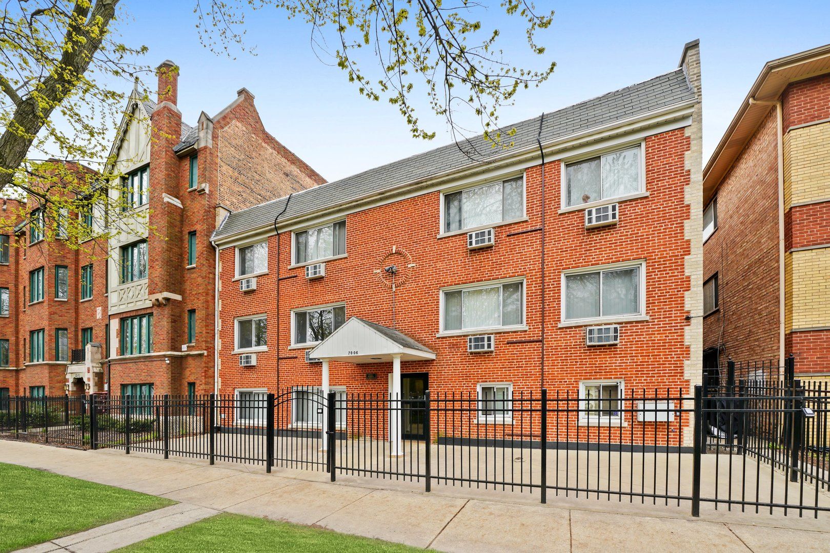 7006 S Cregier Avenue — Chicago, IL 60649
