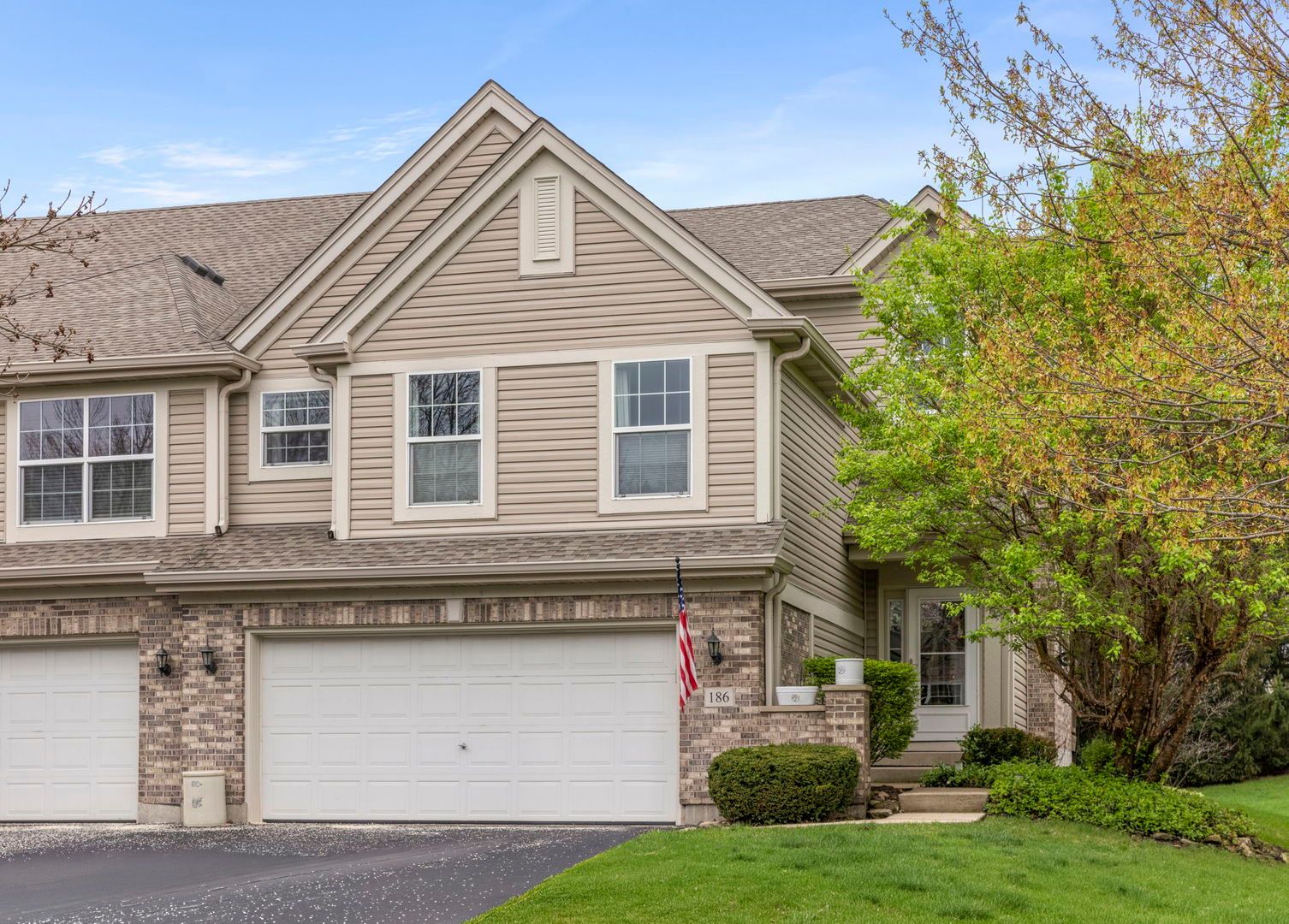 186 River Mist Drive — Oswego, IL 60543