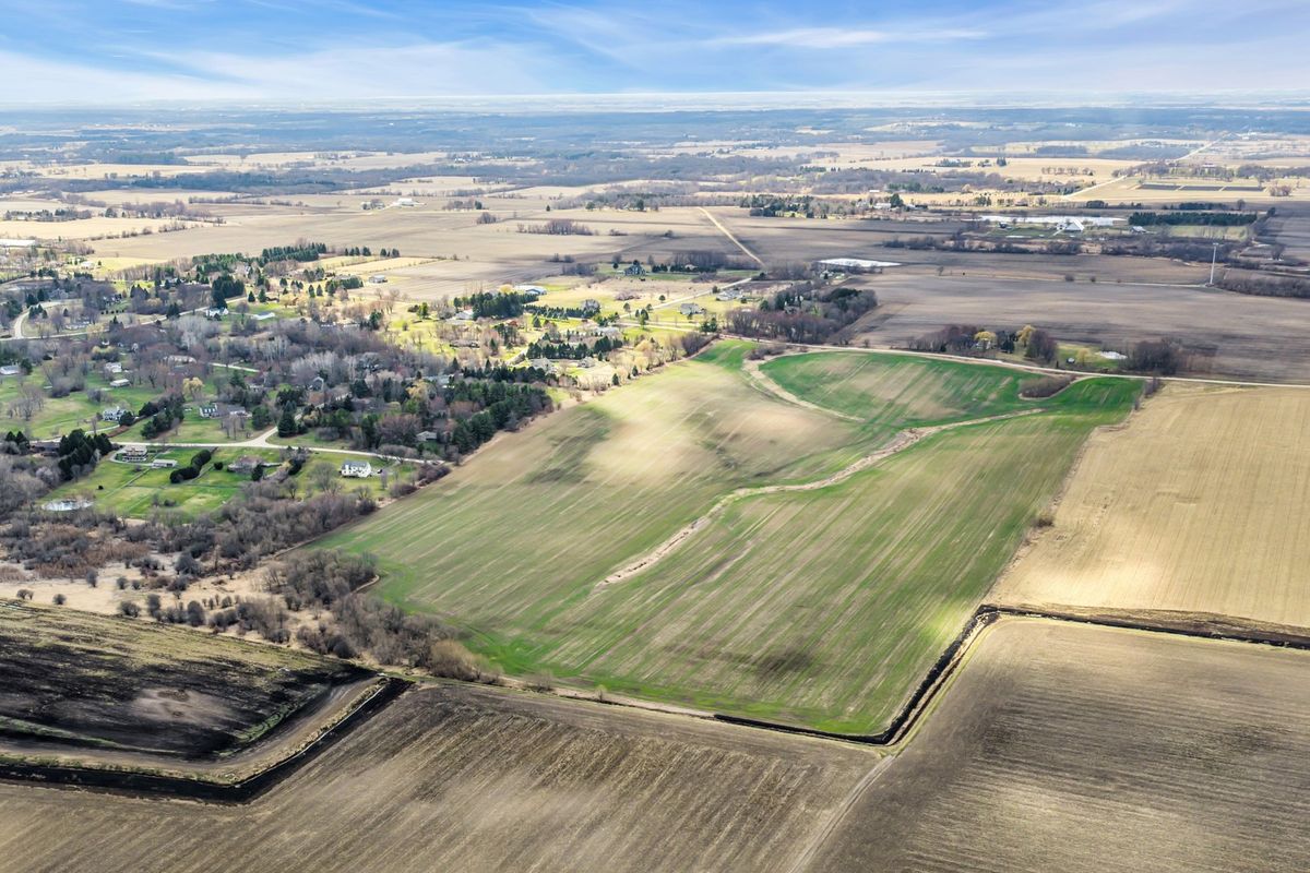 000 McCauley Road, Woodstock, IL 60098