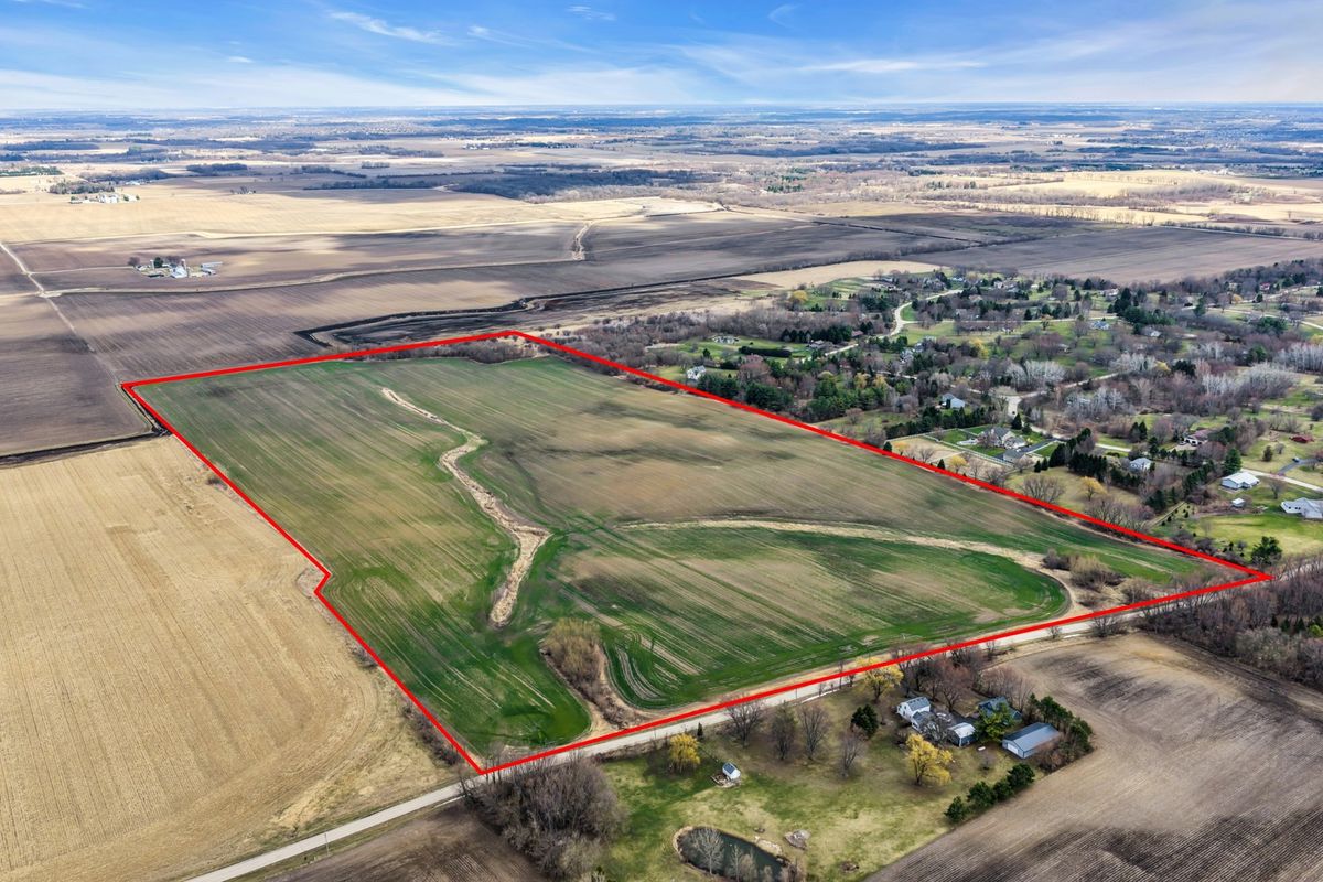 000 McCauley Road, Woodstock, IL 60098