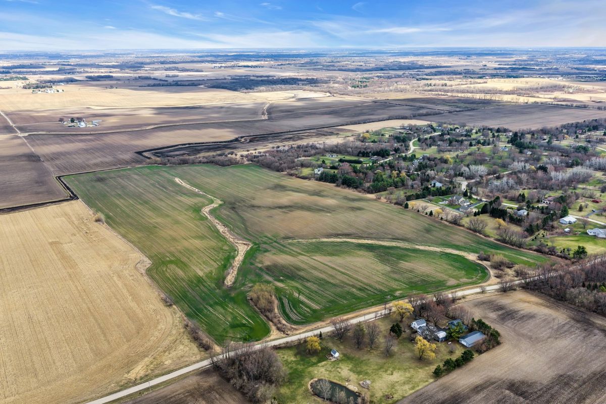 000 McCauley Road, Woodstock, IL 60098