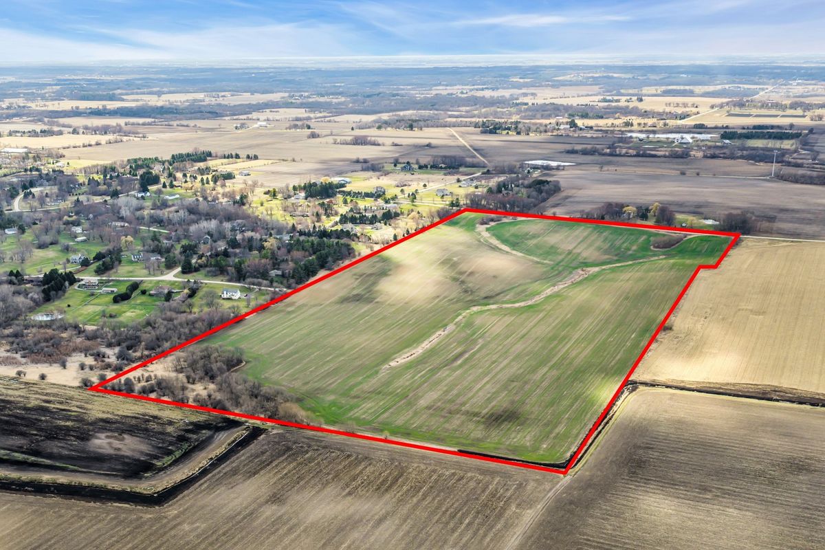 000 McCauley Road, Woodstock, IL 60098