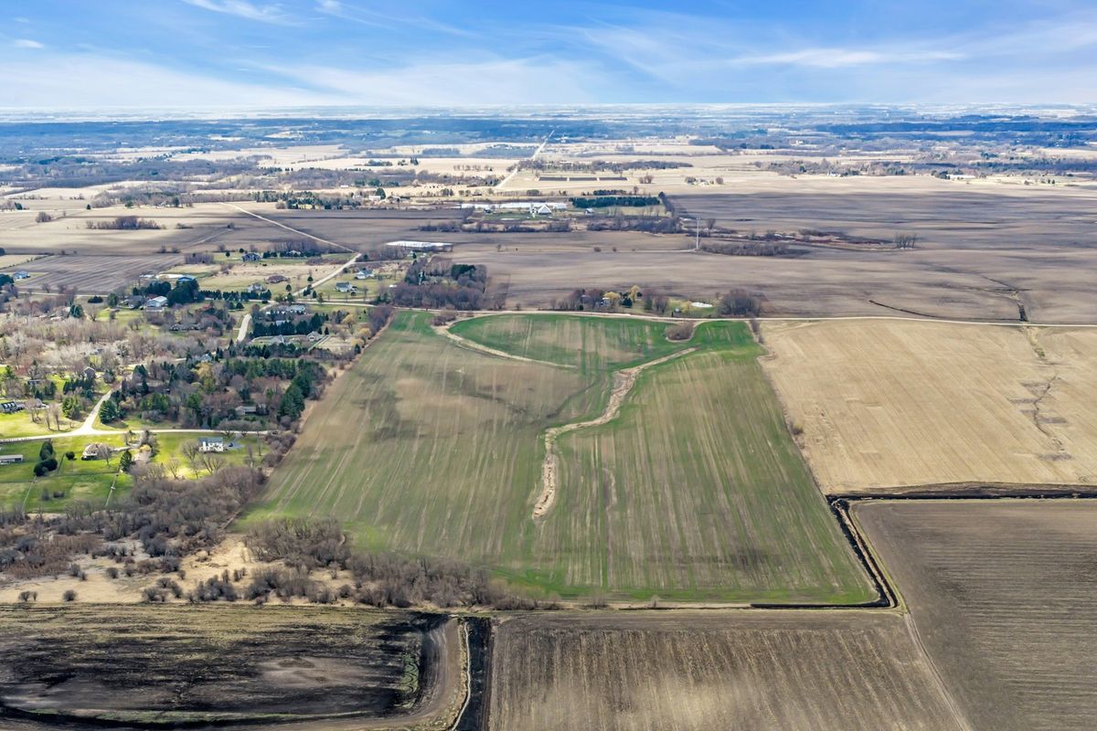 000 McCauley Road, Woodstock, IL 60098