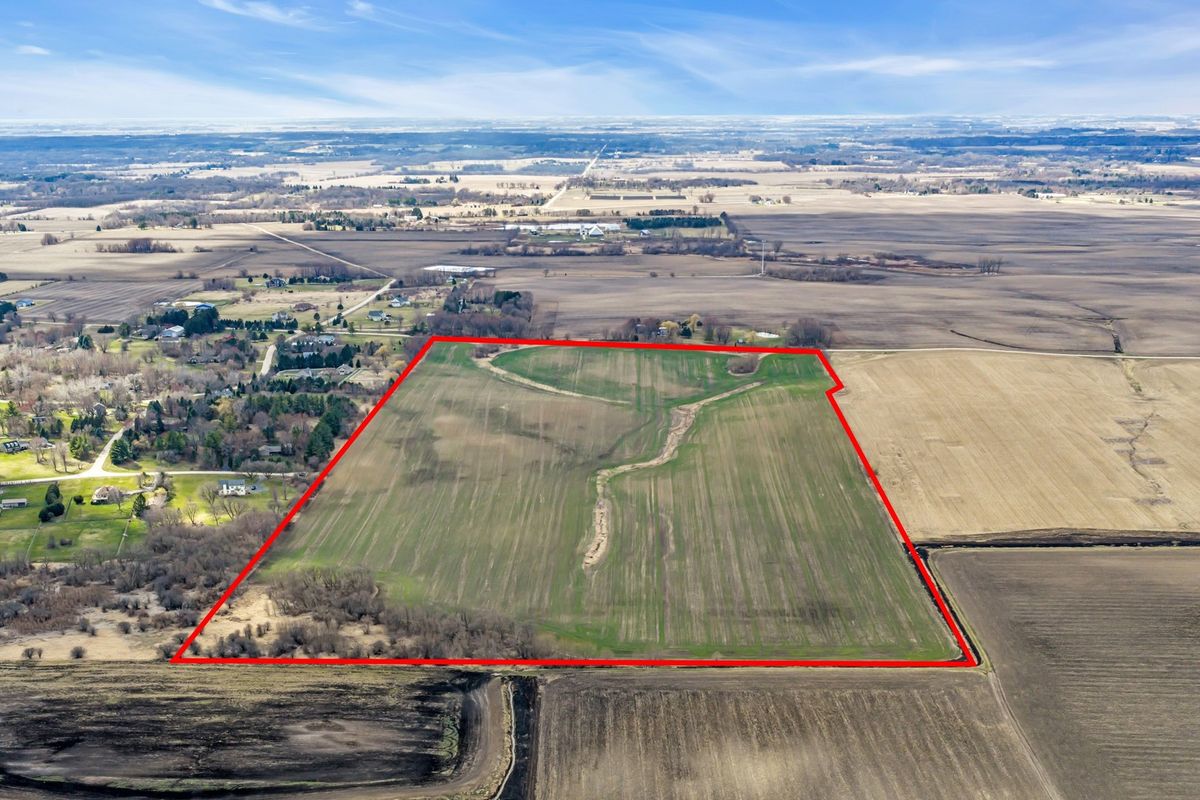 000 McCauley Road, Woodstock, IL 60098