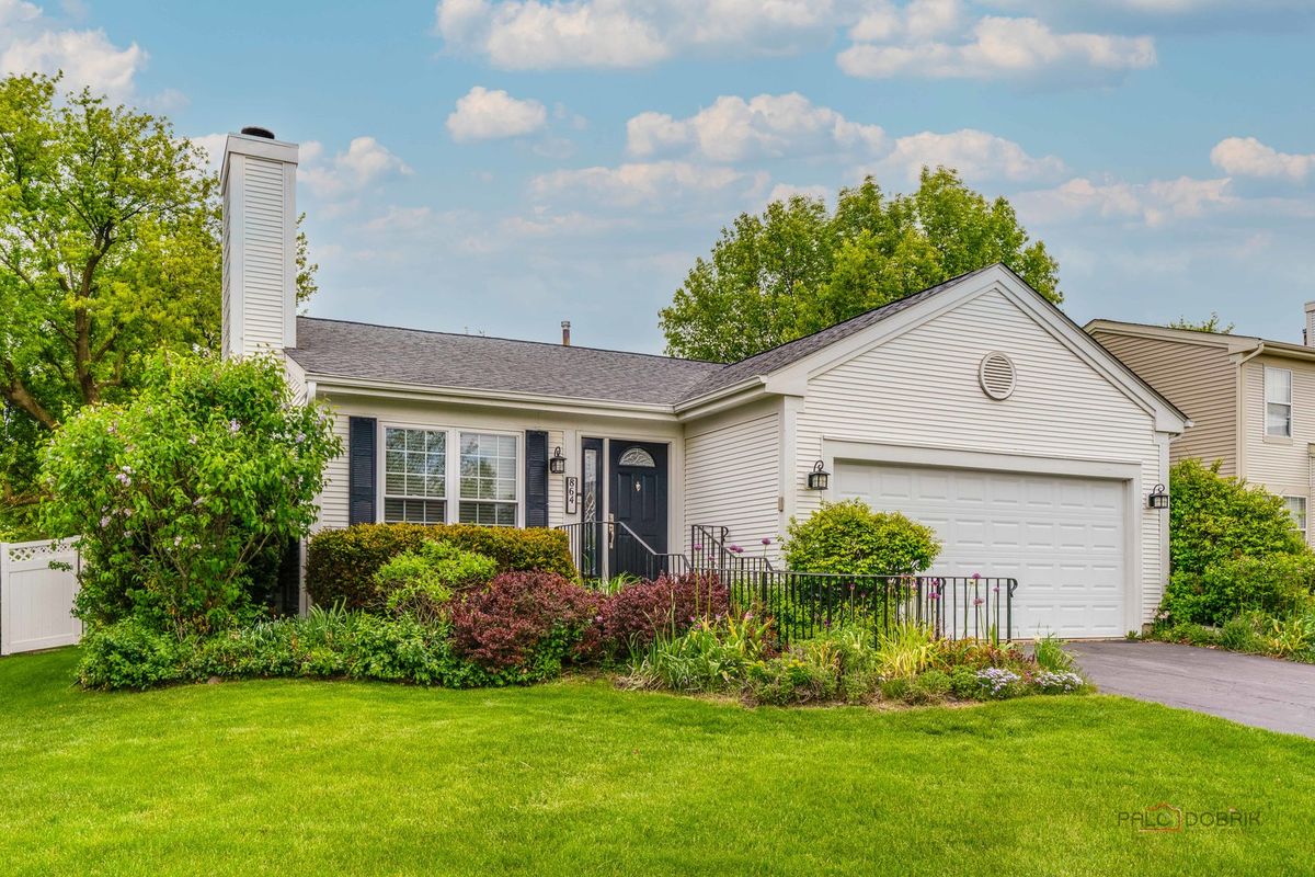 864 Fox Chase Drive, Round Lake Beach, IL 60073