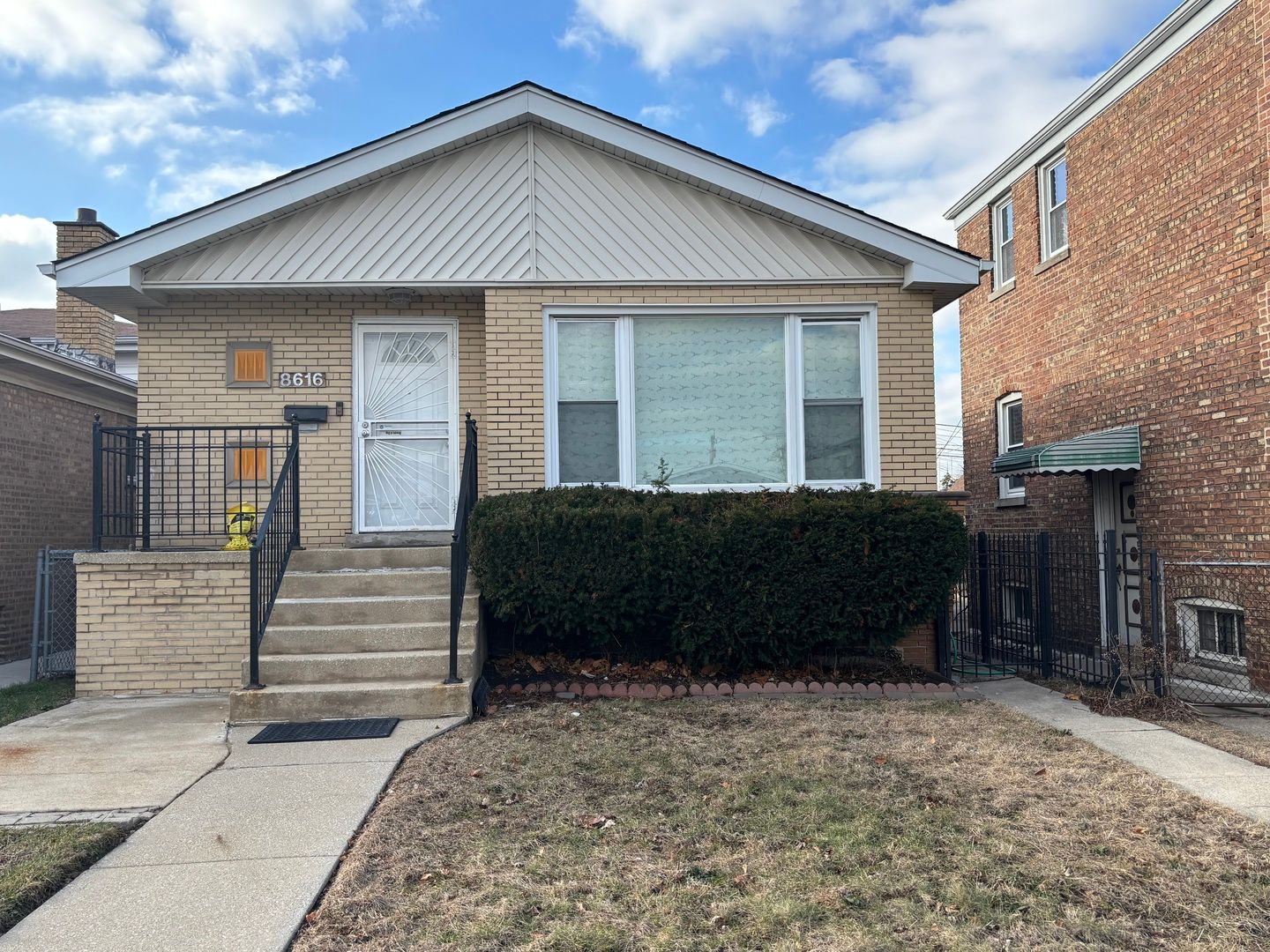 8616 S INDIANA Avenue — Chicago, IL 60619