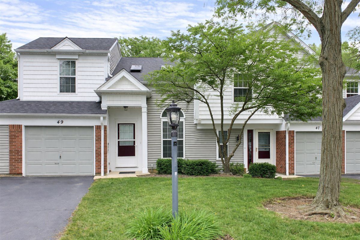 49 Carey Lane — Streamwood, IL 60107