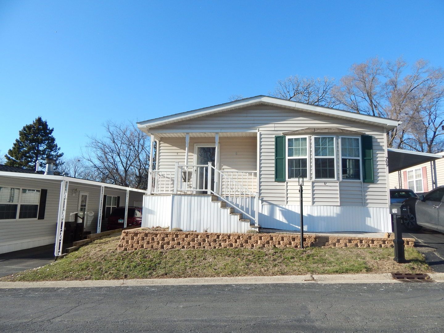 709 Hillcrest Lane — Crystal Lake, IL 60014