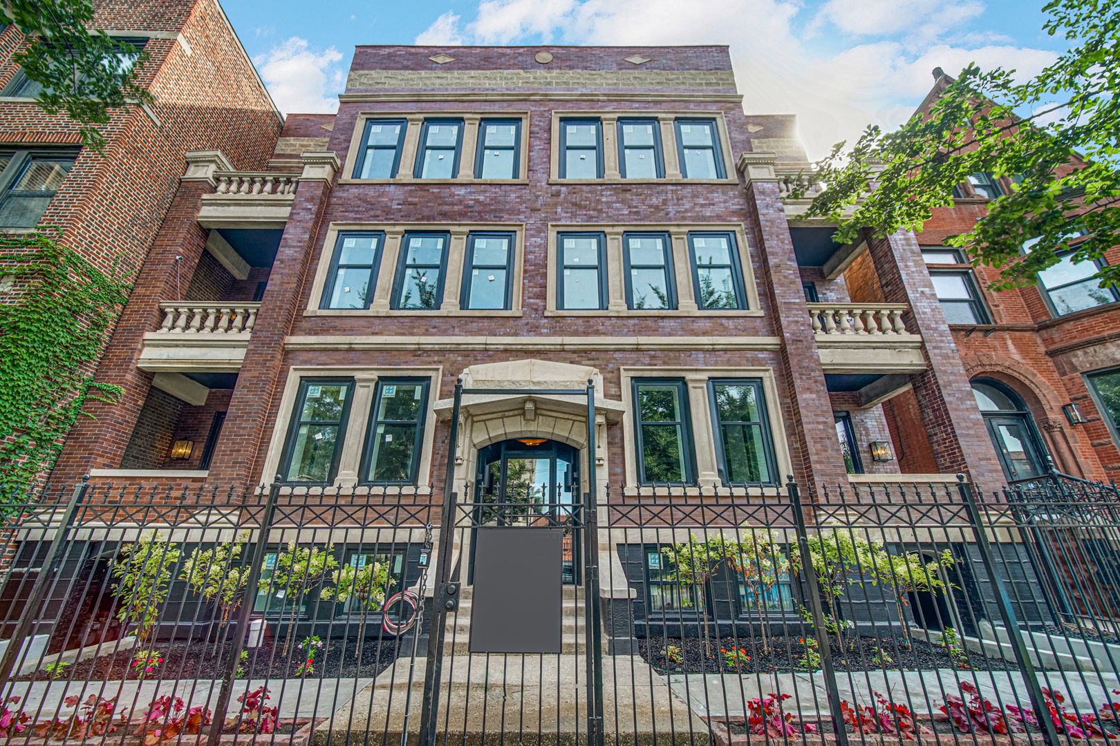 4559 S Michigan Avenue #2S — Chicago, IL 60653