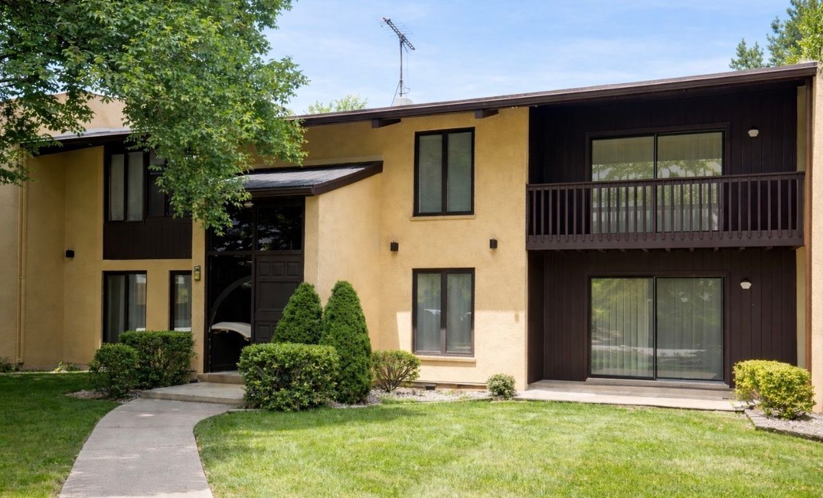 1050 Holbrook Road, Homewood, IL 60430