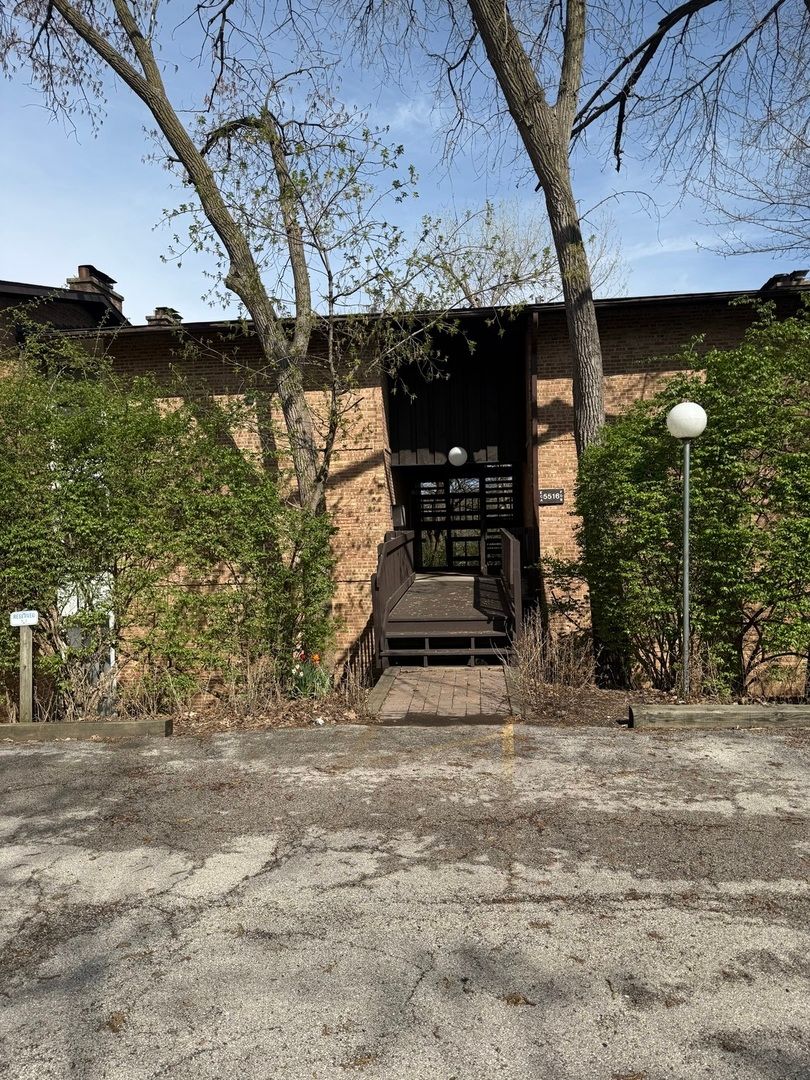 5516 Lake Drive, Lisle, IL 60532