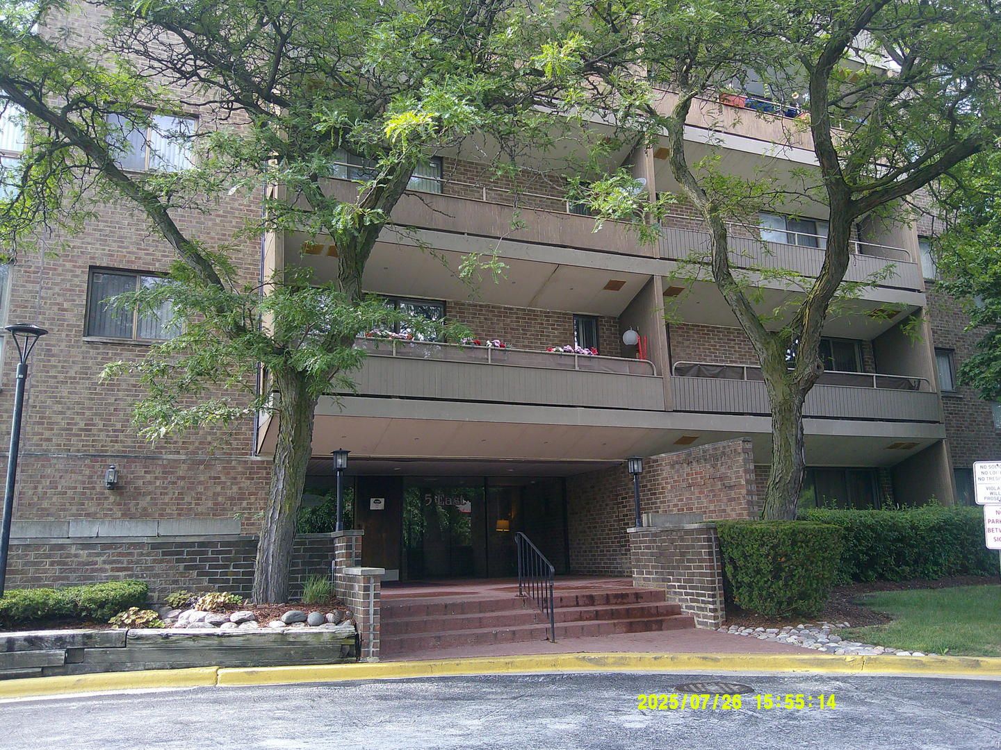 5 E Carriageway Drive #210 — Hazel Crest, IL 60429