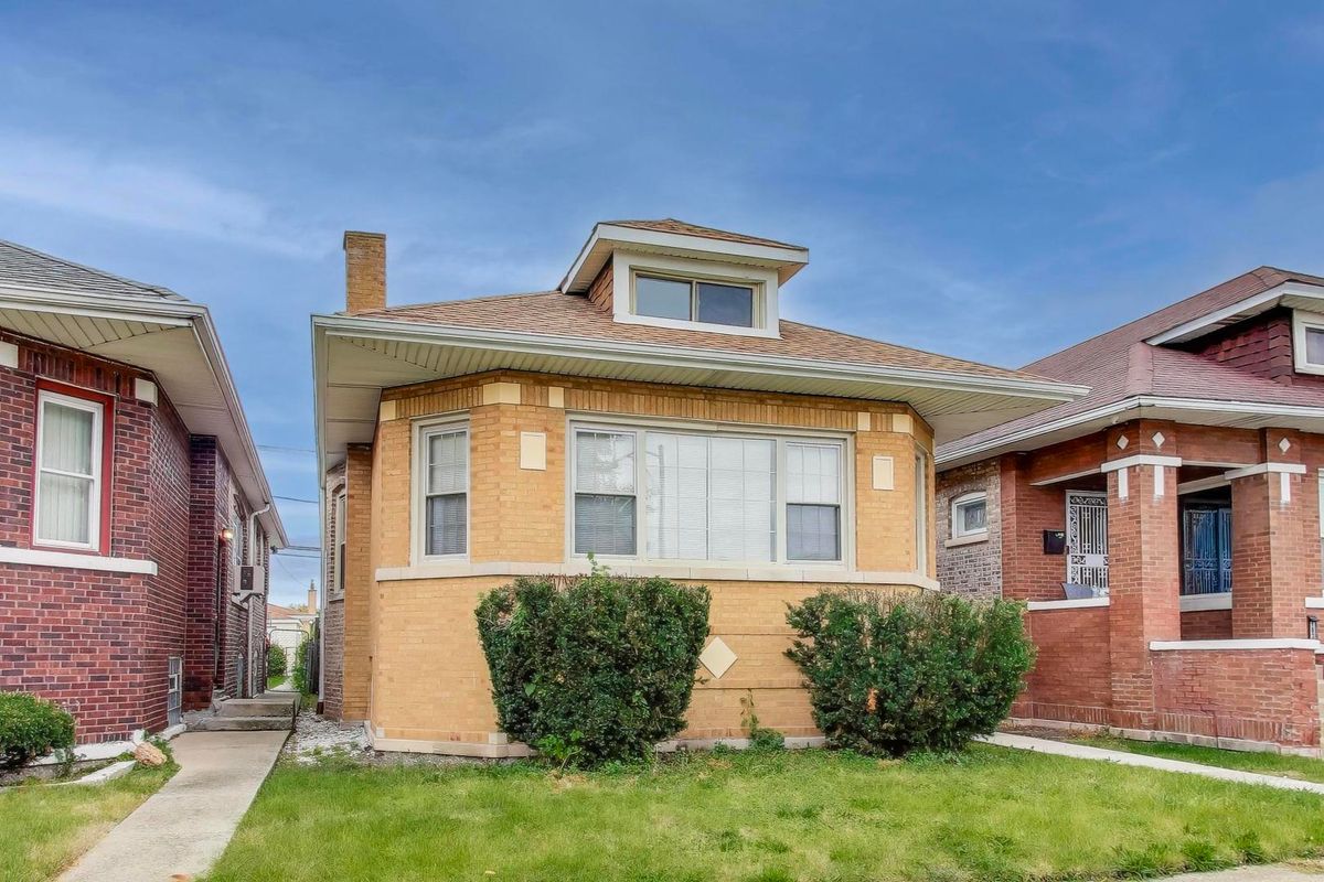 10229 Calumet Avenue, Chicago, IL 60628