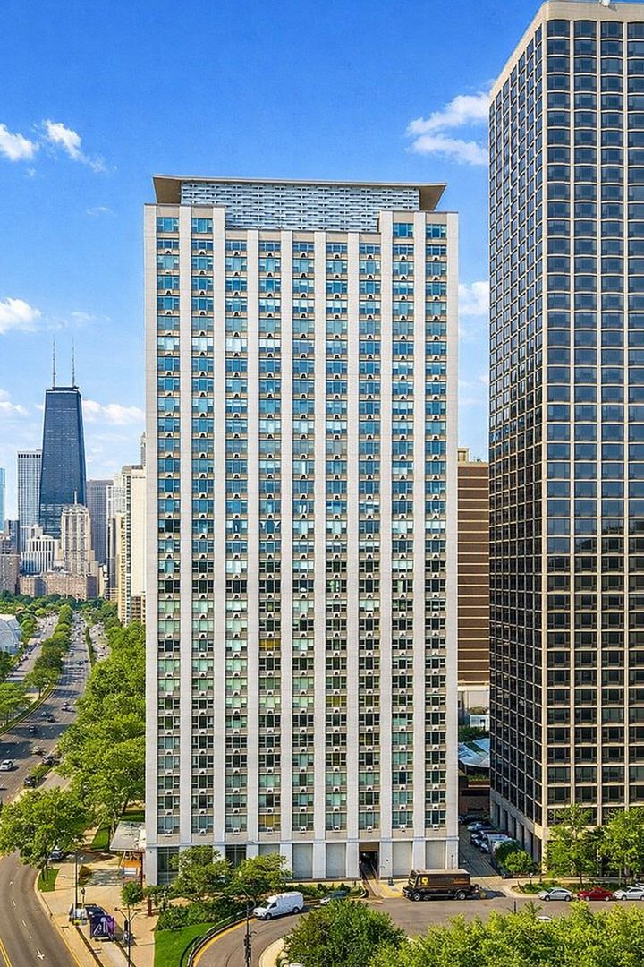 1550 Lake Shore Drive, Chicago, IL 60610