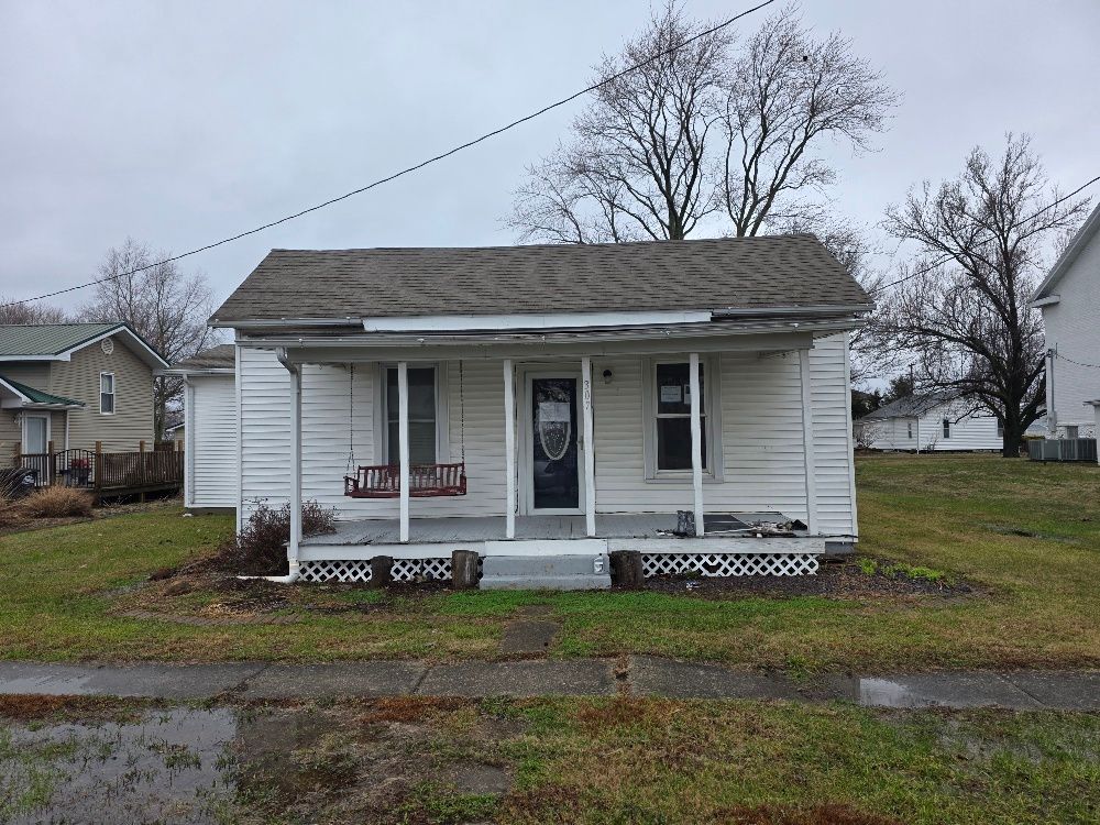 307 S Poplar Street — Farina, IL 62838