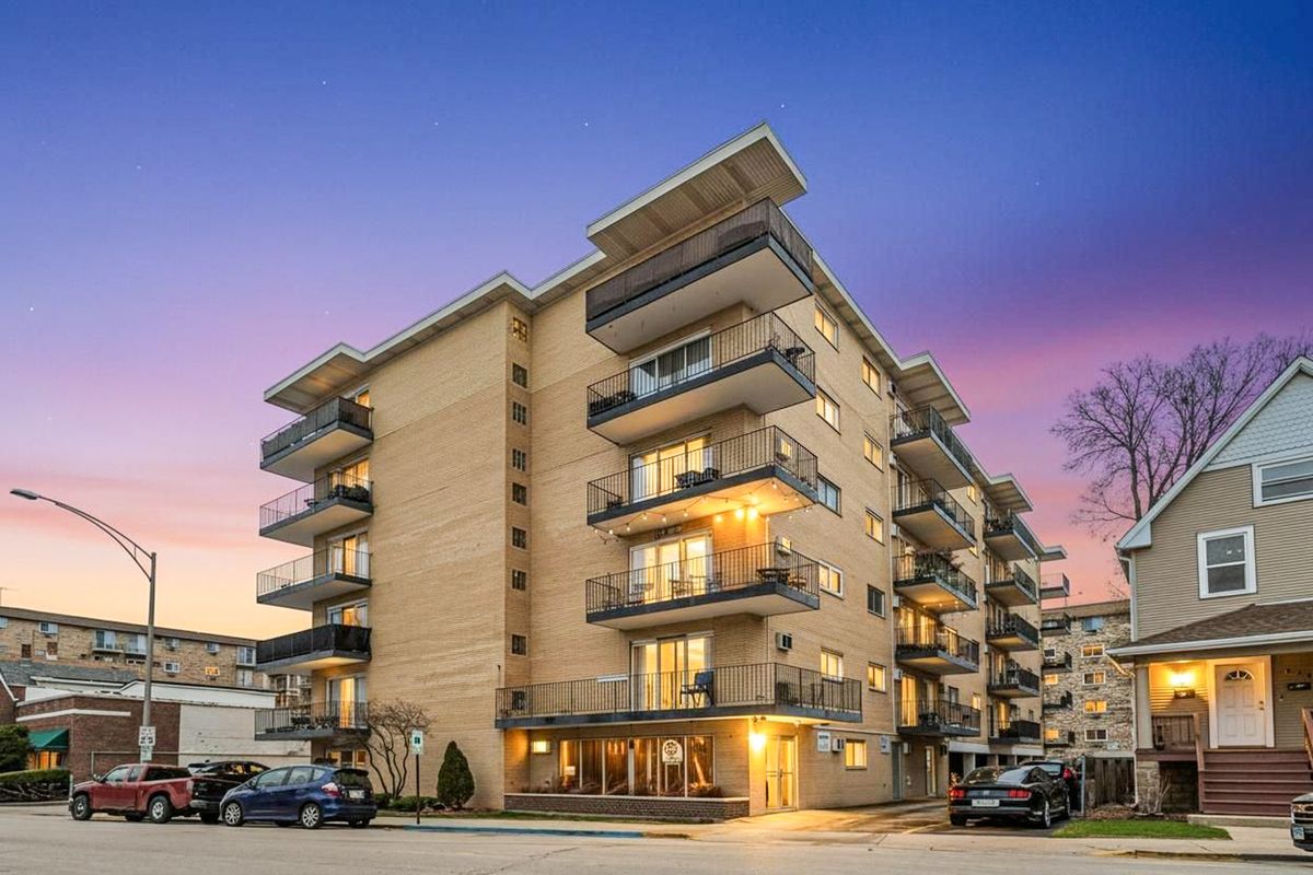 320 CIRCLE Avenue, Forest Park, IL 60130