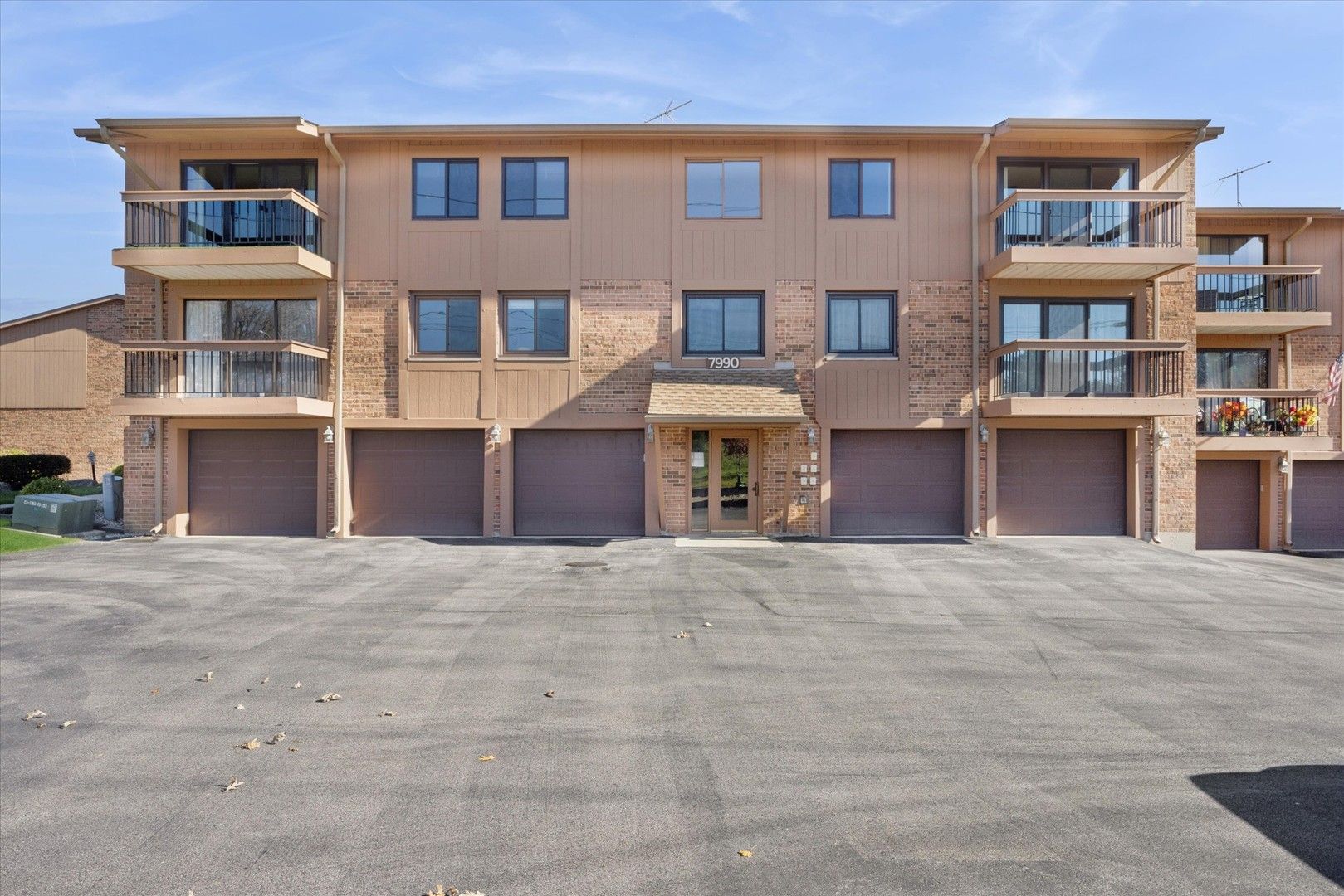 7990 Garfield Avenue #14-3 — Burr Ridge, IL 60527