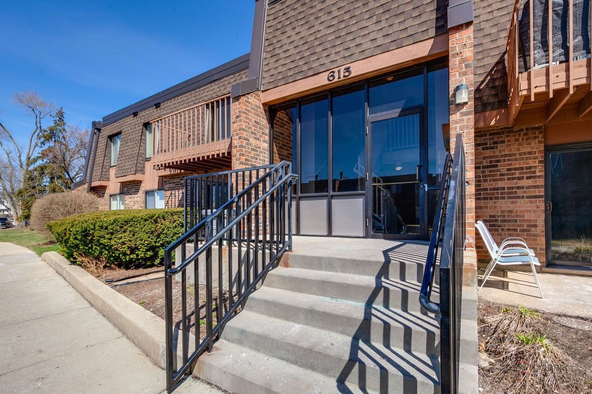 615 Tralee Court, Schaumburg, IL 60193