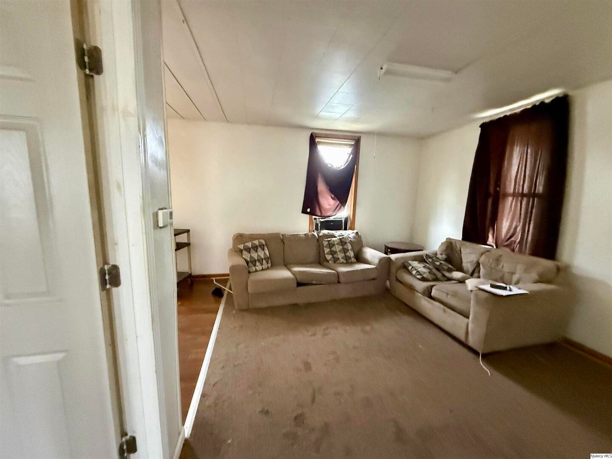 733 Buchanan, Carthage, IL 62321