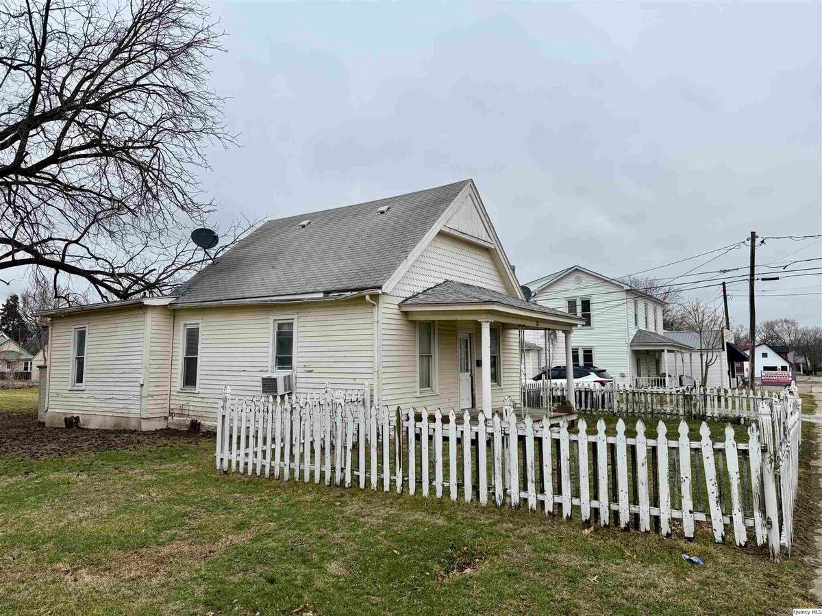 733 Buchanan, Carthage, IL 62321