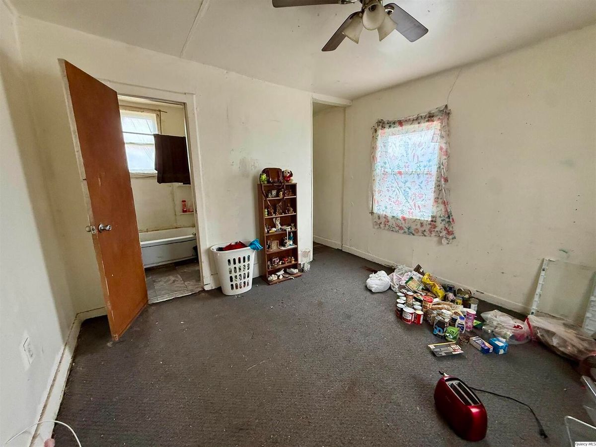 718 - 718 1/2 Buchanan, Carthage, IL 62321