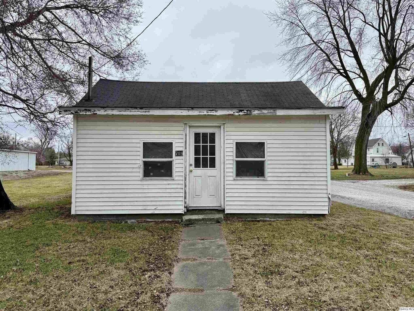 718 - 718 1/2 Buchanan — Carthage, IL 62321