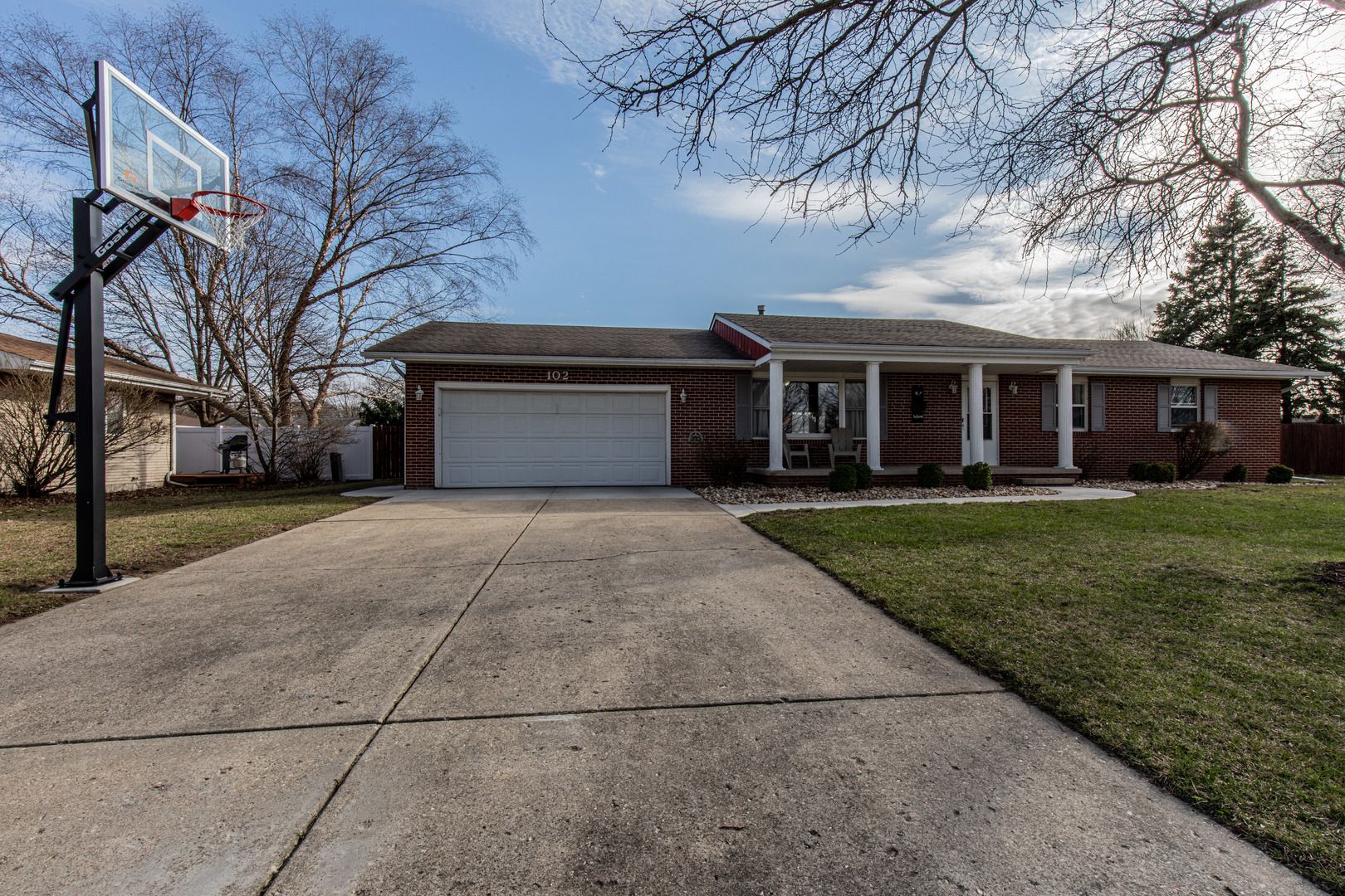 102 RAVEN Court — Morris, IL 60450