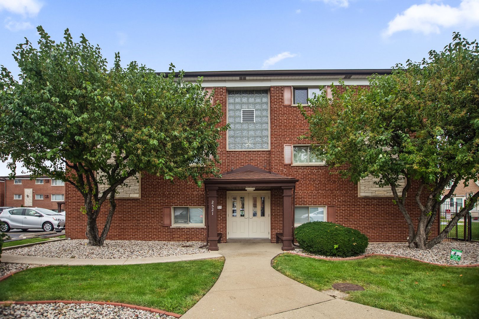 2521 N Thatcher Avenue #3A — River Grove, IL 60171