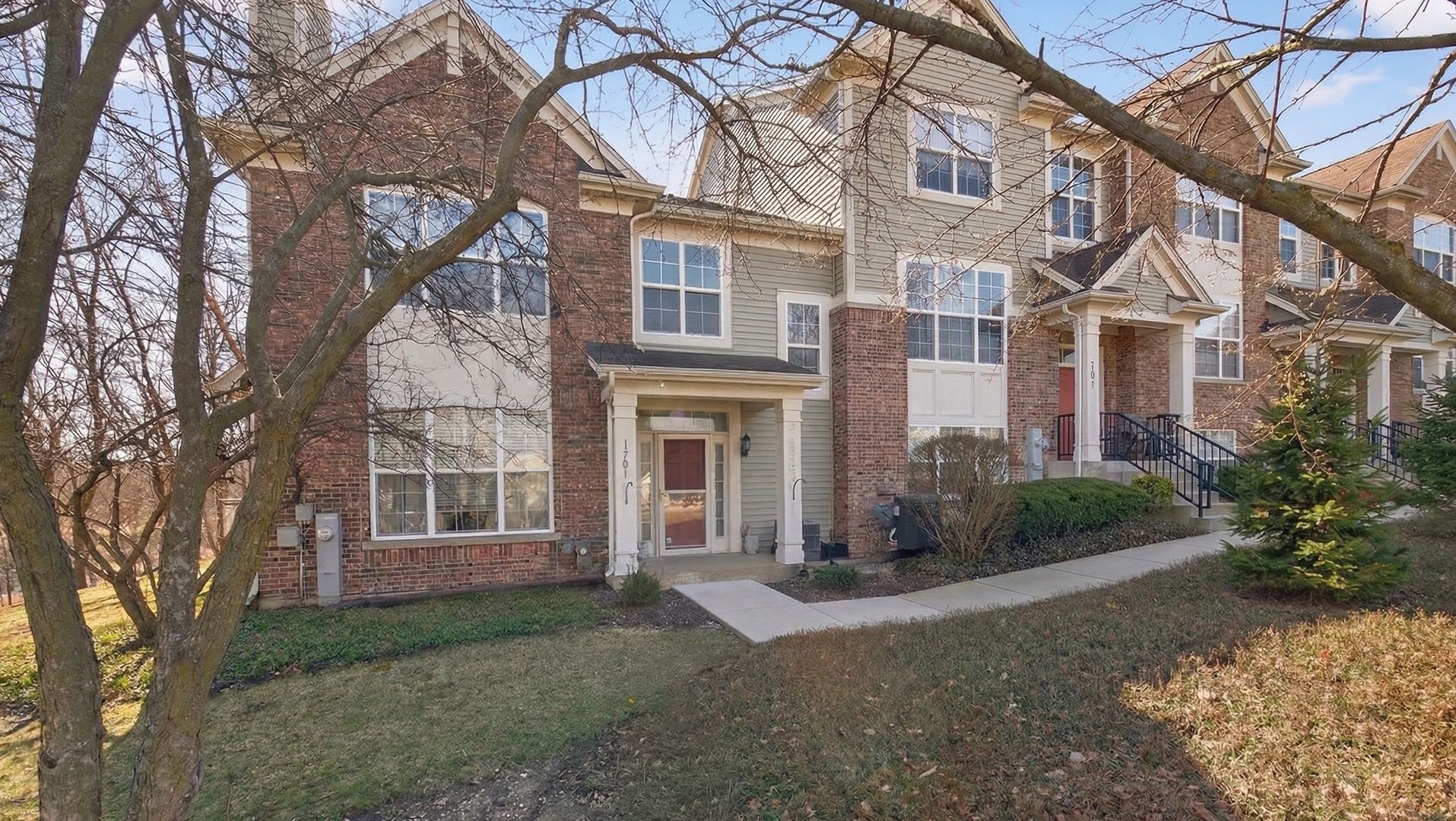 1701 Deer Pointe Drive — South Elgin, IL 60177