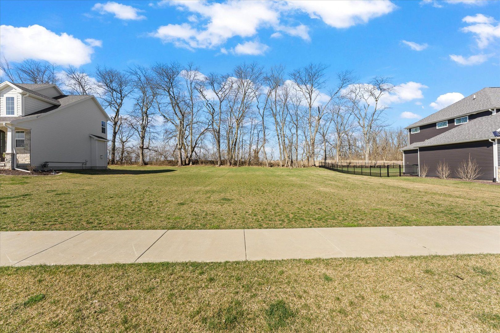 1215 Briarwood Lane — Mahomet, IL 61853