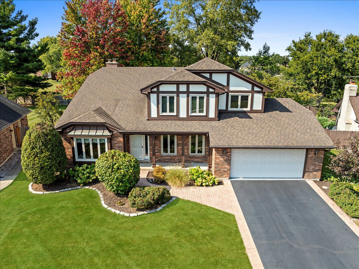 2S534 Danbury Drive — Glen Ellyn, IL 60137