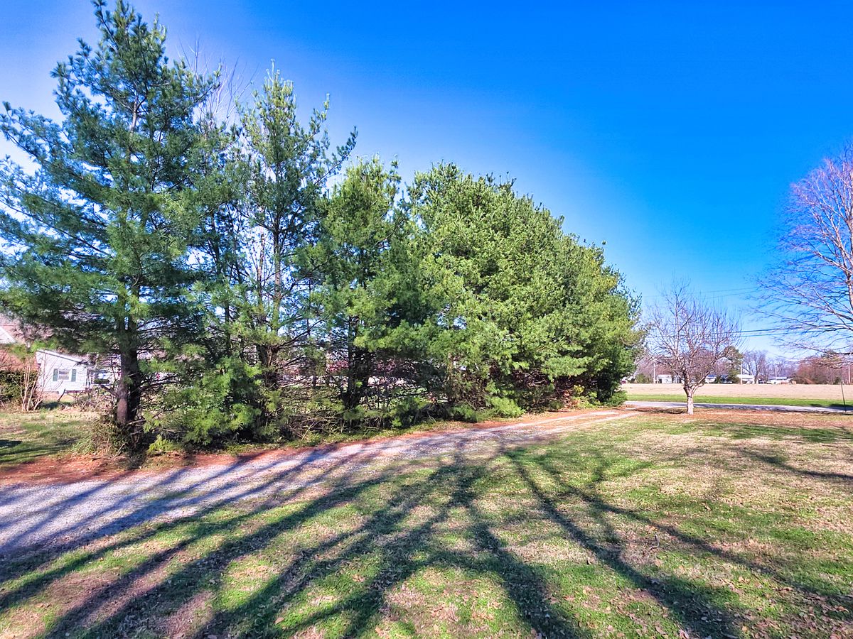 542 Vincennes Avenue, Flora, IL 62839