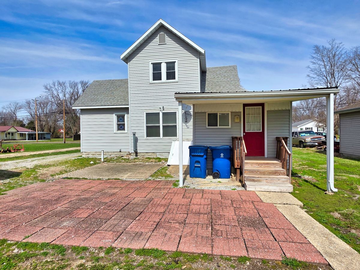 542 Vincennes Avenue, Flora, IL 62839
