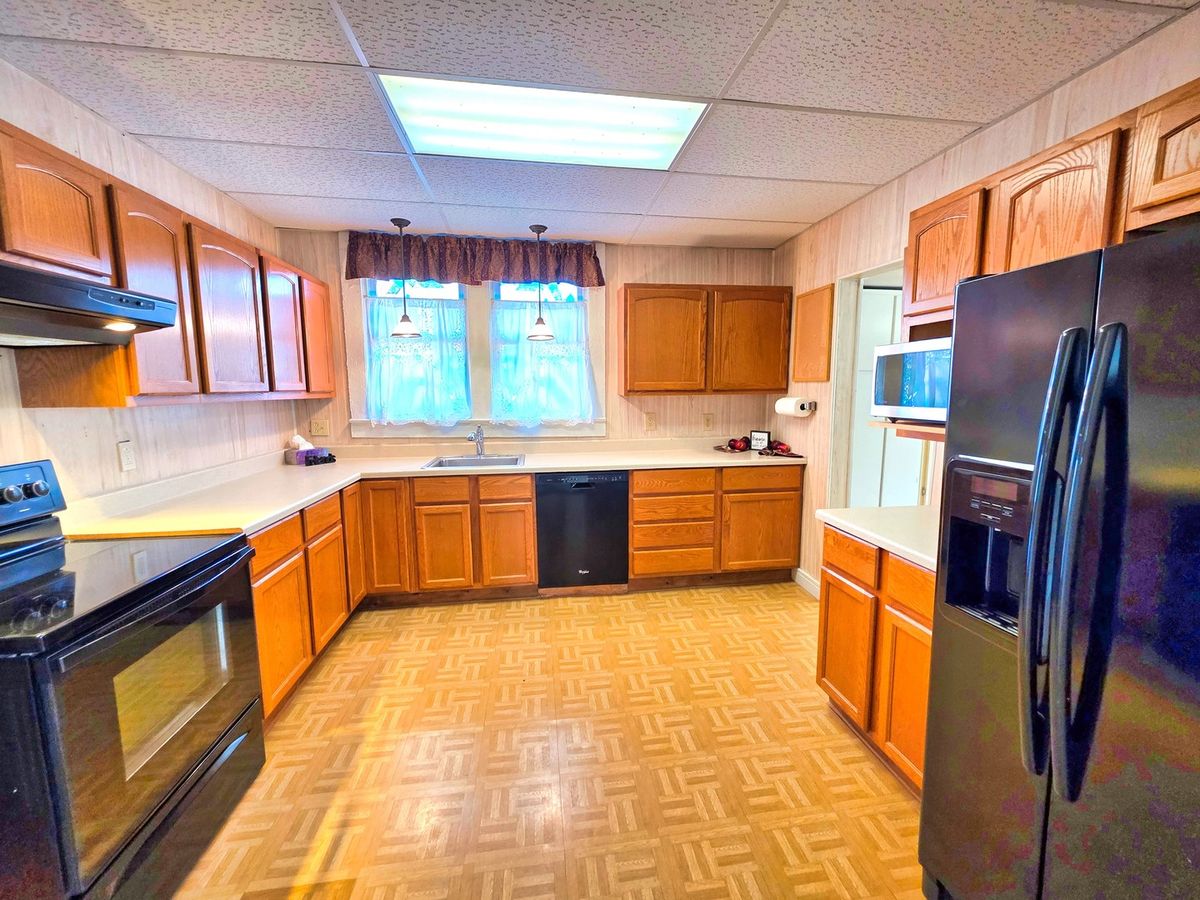 542 Vincennes Avenue, Flora, IL 62839