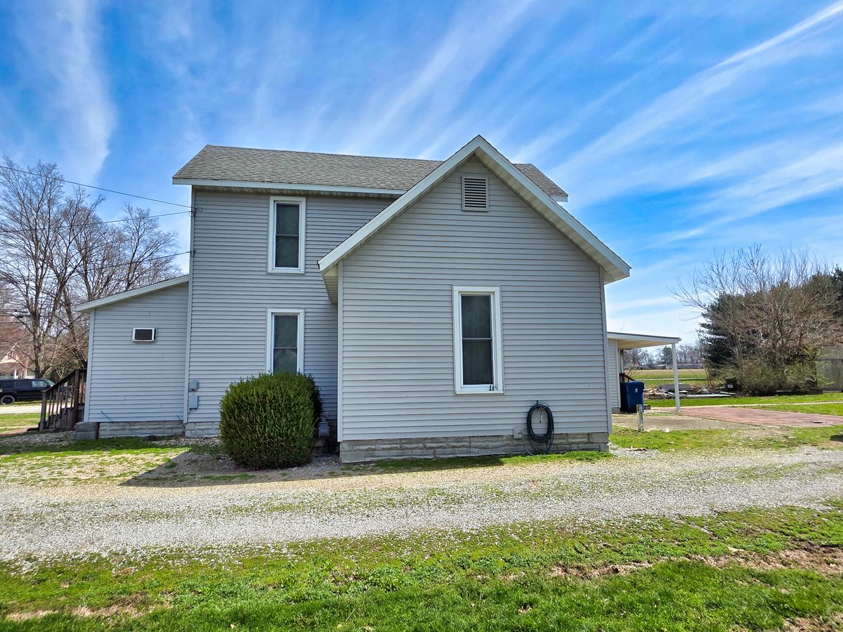 542 Vincennes Avenue, Flora, IL 62839