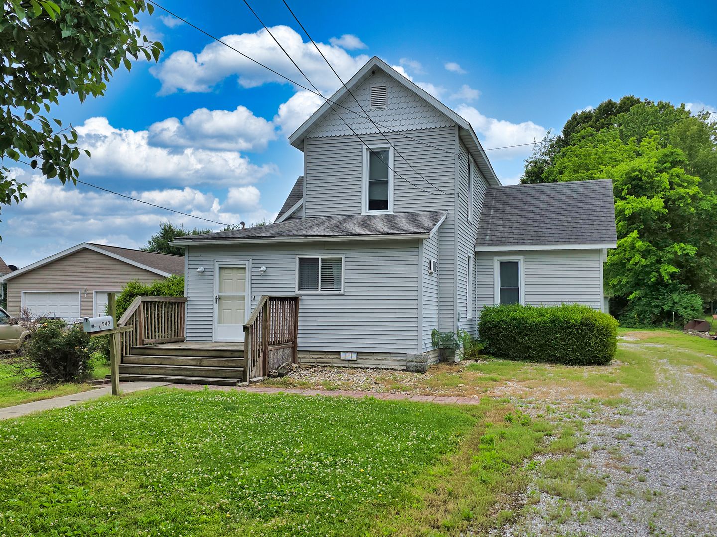 542 Vincennes Avenue — Flora, IL 62839