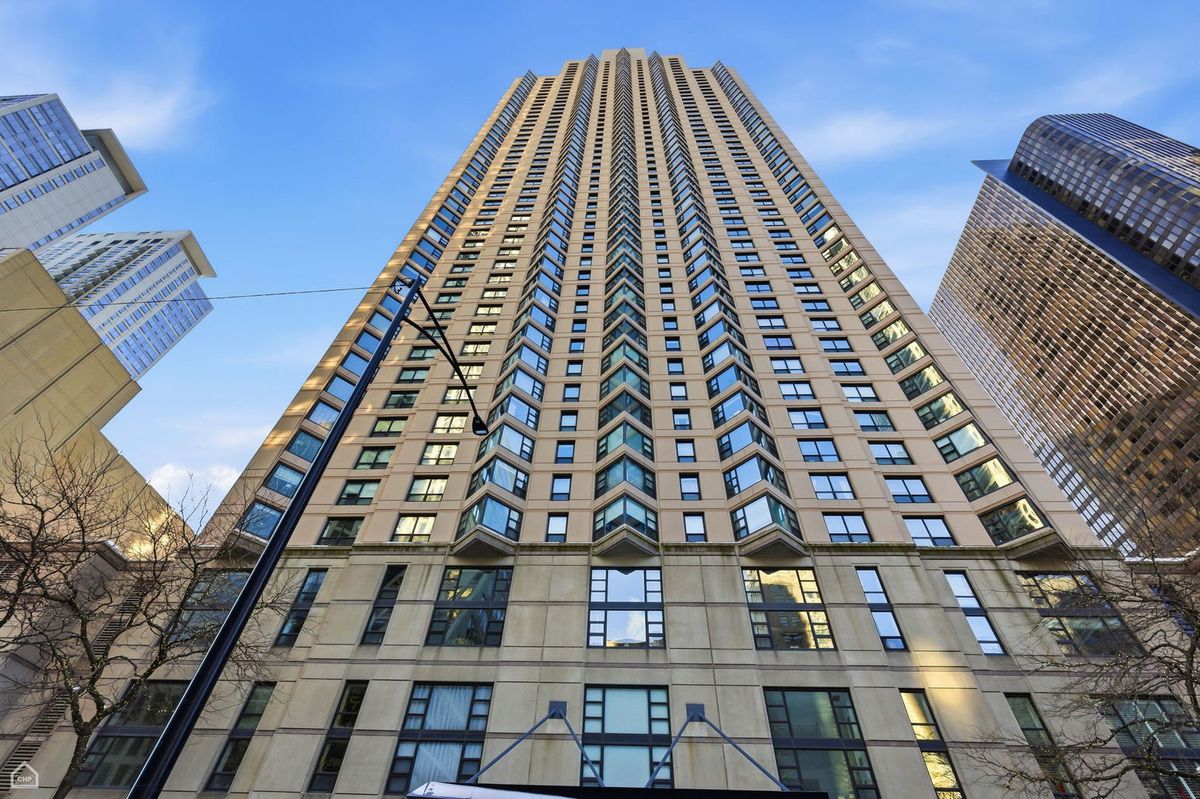 401 ONTARIO Street, Chicago, IL 60611