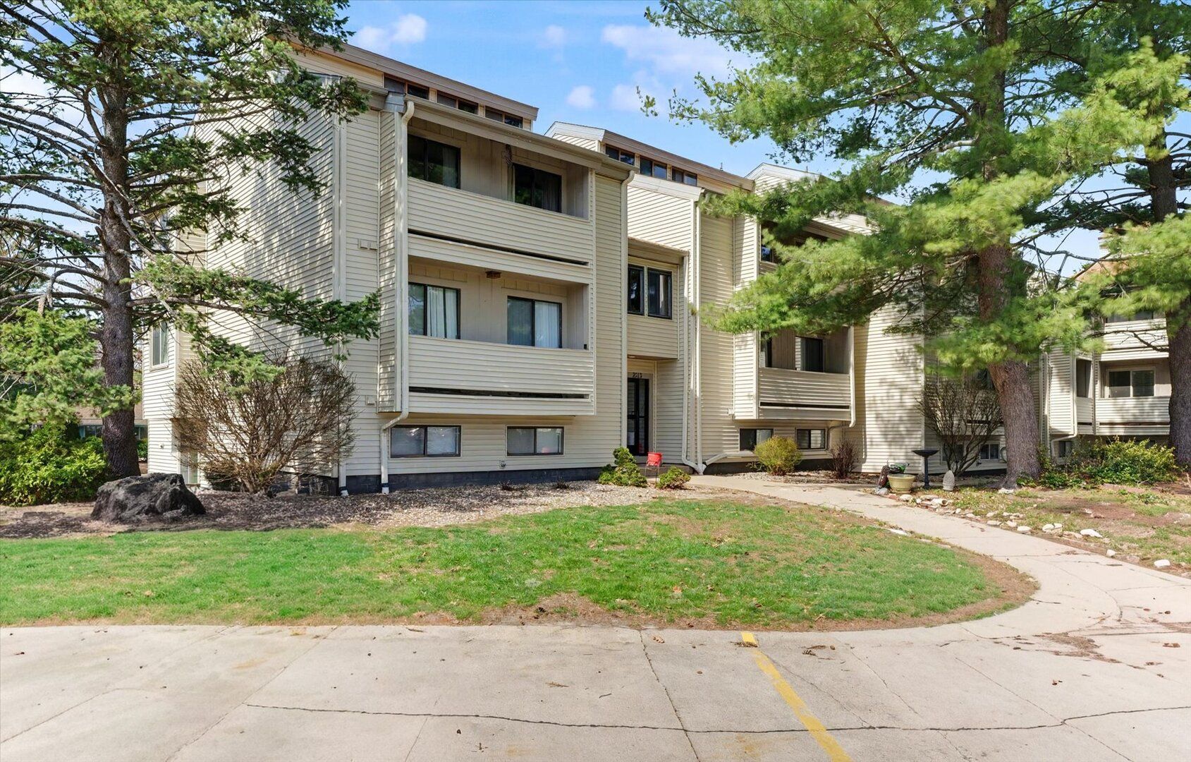 2115 Melrose Drive #C — Champaign, IL 61820