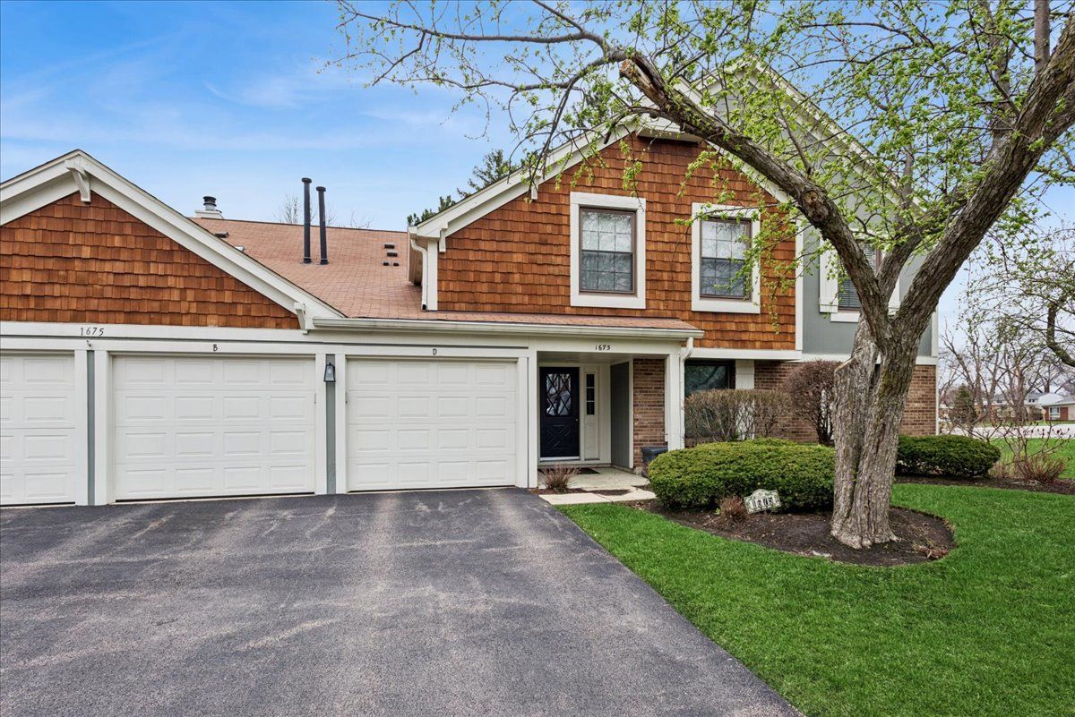 1675 Grosvenor Circle, Wheaton, IL 60189