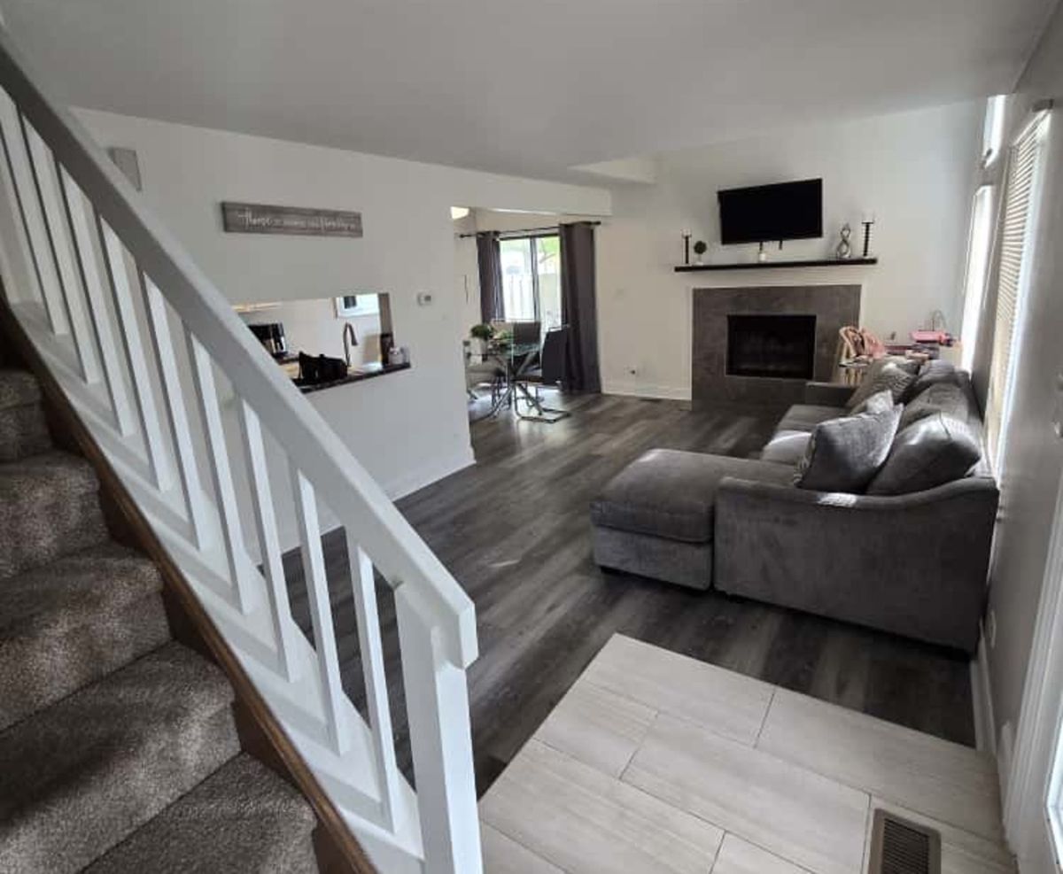 216 WHITEWOOD Drive, Streamwood, IL 60107