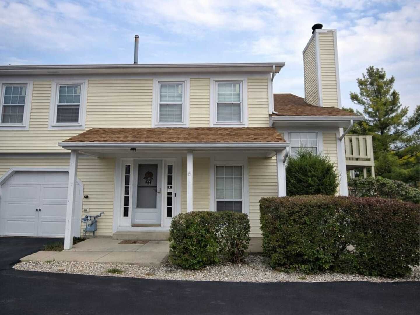 216 WHITEWOOD Drive — Streamwood, IL 60107